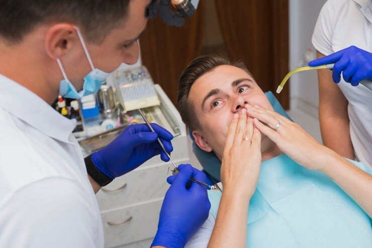 Cracked Molar - Should I Rush to the Emergency Dentist?